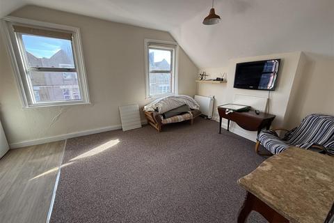 1 bedroom flat to rent, London Road, SW17