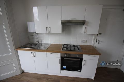 1 bedroom in a house share to rent, Croydon Road, London, SE20