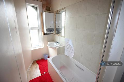 1 bedroom in a house share to rent, Croydon Road, London, SE20