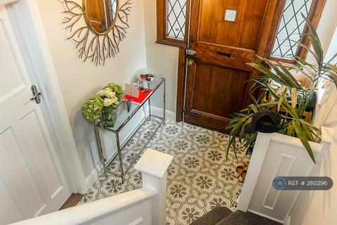 3 bedroom end of terrace house to rent, Appledore Close, London, SW17