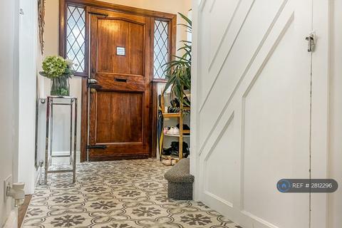 3 bedroom end of terrace house to rent, Appledore Close, London, SW17