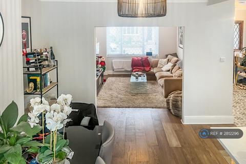 3 bedroom end of terrace house to rent, Appledore Close, London, SW17