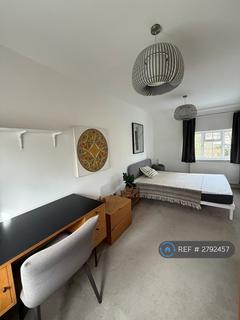 1 bedroom in a house share to rent, Avalon Road, London, W13