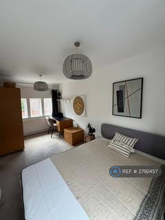1 bedroom in a house share to rent, Avalon Road, London, W13