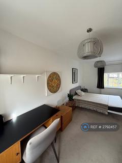 1 bedroom in a house share to rent, Avalon Road, London, W13