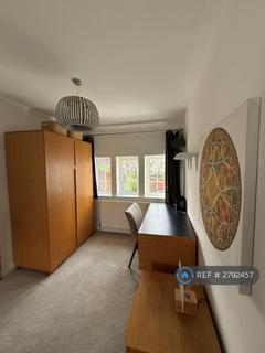 1 bedroom in a house share to rent, Avalon Road, London, W13