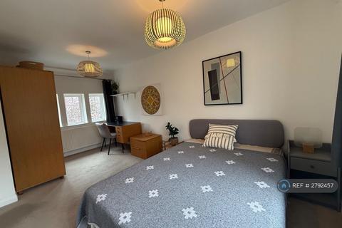 1 bedroom in a house share to rent, Avalon Road, London, W13