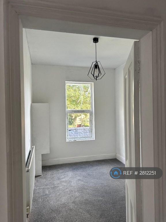 Middle Bedroom