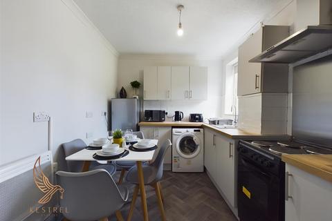 3 bedroom terraced house for sale, Wood View Avenue, Castleford WF10