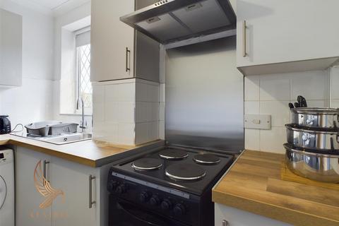 3 bedroom terraced house for sale, Wood View Avenue, Castleford WF10