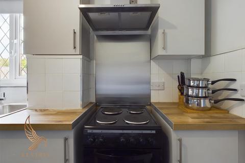 3 bedroom terraced house for sale, Wood View Avenue, Castleford WF10