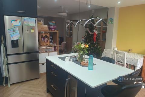 undefined, Rosebery Road, Hounslow, TW3