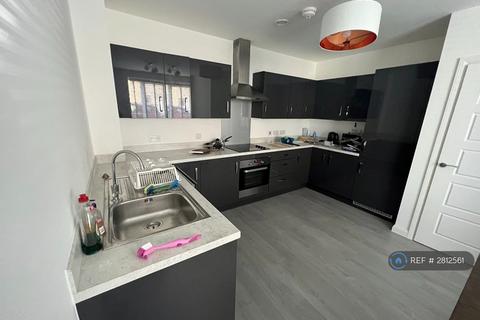 3 bedroom flat to rent, Claude Avenue, London, NW9