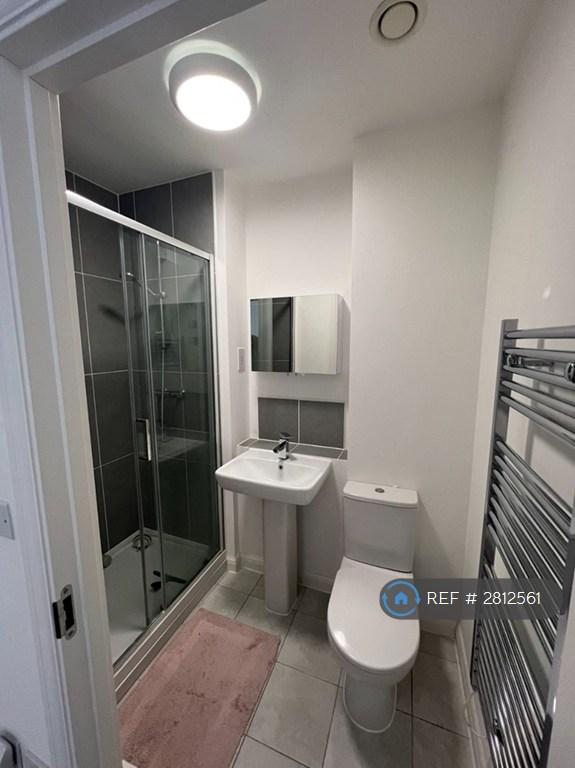 Ensuite Toilet(Bed 1)