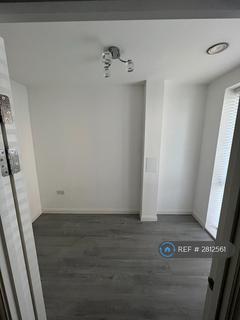 3 bedroom flat to rent, Claude Avenue, London, NW9