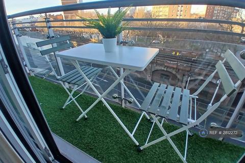 Studio to rent, Roundhouse, Portsmouth, PO1