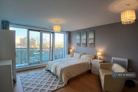 Studio to rent, Roundhouse, Portsmouth, PO1