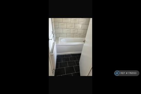 3 bedroom flat to rent, Beaumont Road, Cheltenham, GL51