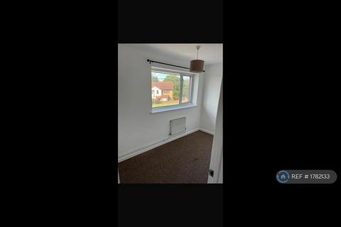 3 bedroom flat to rent, Beaumont Road, Cheltenham, GL51