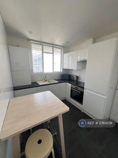 3 bedroom flat to rent, Exeter House, London, W2