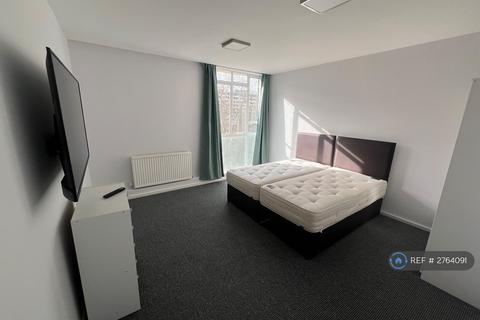 3 bedroom flat to rent, Exeter House, London, W2