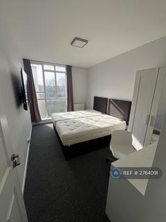 3 bedroom flat to rent, Exeter House, London, W2
