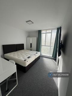 3 bedroom flat to rent, Exeter House, London, W2