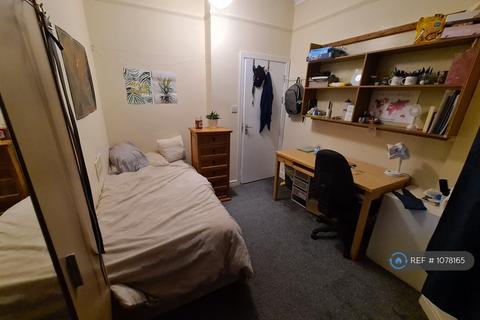 5 bedroom terraced house to rent, Banff Road, Manchester, M14