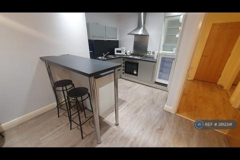 2 bedroom flat to rent, Mere House, Manchester, M15