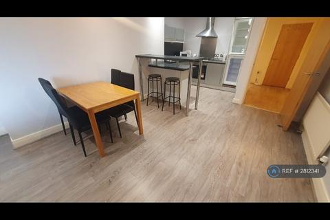 2 bedroom flat to rent, Mere House, Manchester, M15