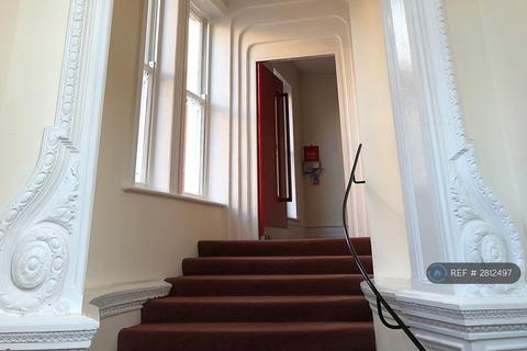 2 bedroom flat to rent, Carlton House, Southsea, PO5