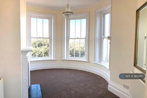 2 bedroom flat to rent, Carlton House, Southsea, PO5