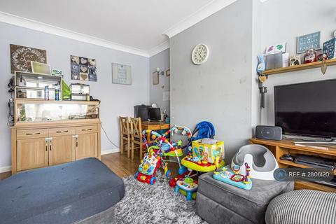 2 bedroom flat to rent, Alexandra Avenue, Harrow, HA2