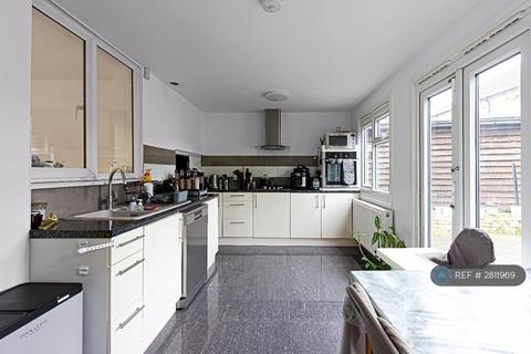 3 bedroom semi-detached house to rent, Charlbury Avenue, Stanmore, HA7