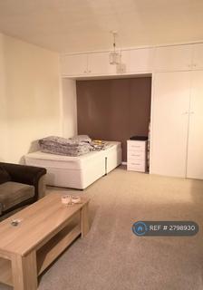 Studio to rent, Carrick Court, London, SE11