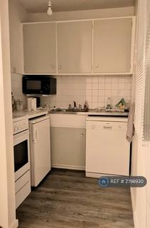 Studio to rent, Carrick Court, London, SE11