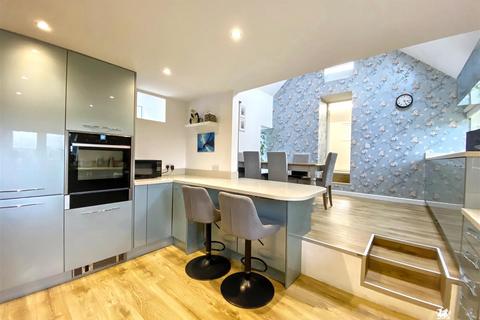 undefined, Llanycefn, Clynderwen