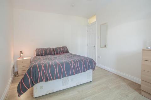 2 bedroom flat to rent, Uxbridge Road, Shepherds Bush, W12