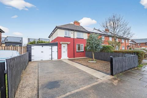 3 bedroom end of terrace house for sale, Burdyke Avenue, York