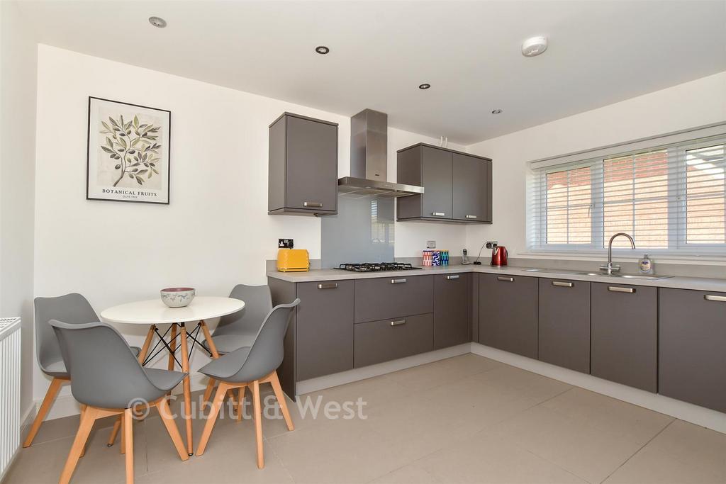 Kitchen/ Dining Room