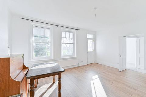 3 bedroom flat to rent, London Road, Tooting, Mitcham, CR4