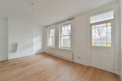 3 bedroom flat to rent, London Road, Tooting, Mitcham, CR4