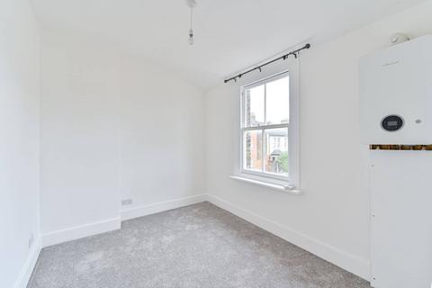 3 bedroom flat to rent, London Road, Tooting, Mitcham, CR4