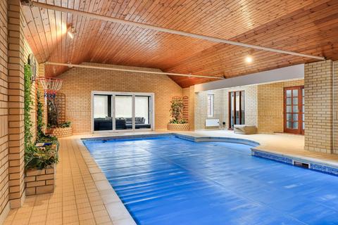 4 bedroom detached house for sale, High Street, St. Neots PE19