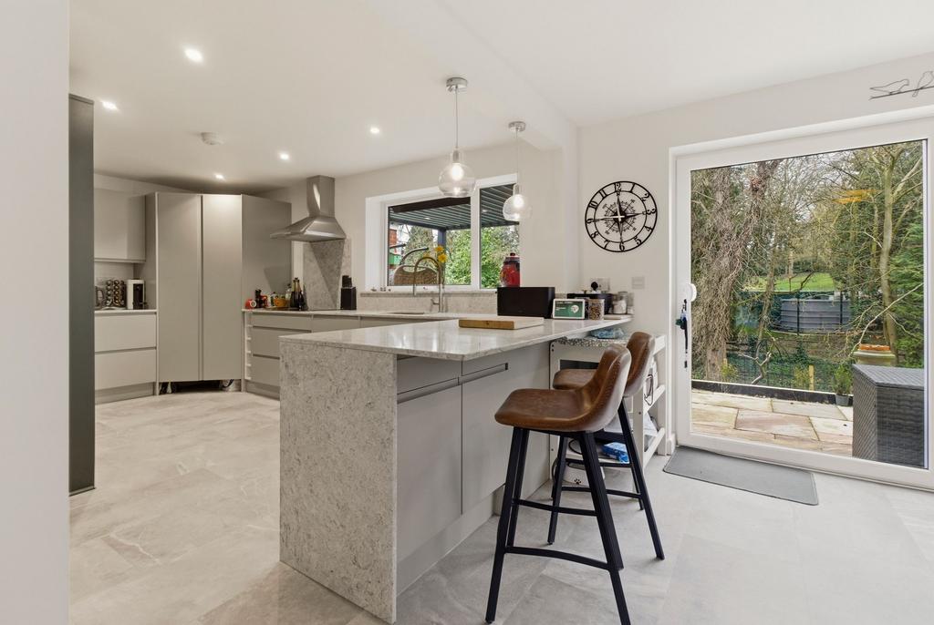 Kitchen with Breakfast Bar