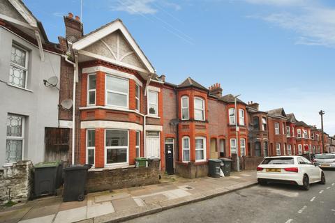 Lyndhurst Road, Luton