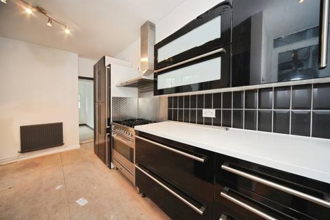 3 bedroom terraced house for sale, Lyndhurst Road, Luton