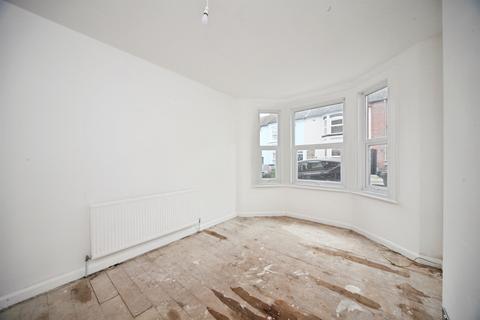 3 bedroom terraced house for sale, Lyndhurst Road, Luton