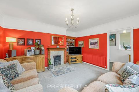3 bedroom end of terrace house for sale, Grosvenor Drive, Loughton IG10