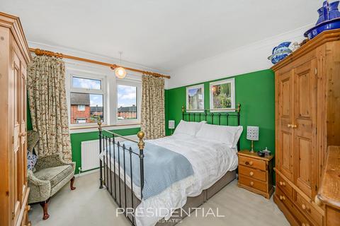 3 bedroom end of terrace house for sale, Grosvenor Drive, Loughton IG10